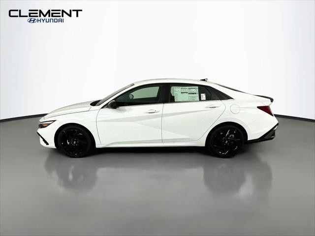 Hyundai Elantra Vehicle Full-screen Gallery Image 4