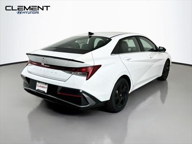 Hyundai Elantra Vehicle Full-screen Gallery Image 6