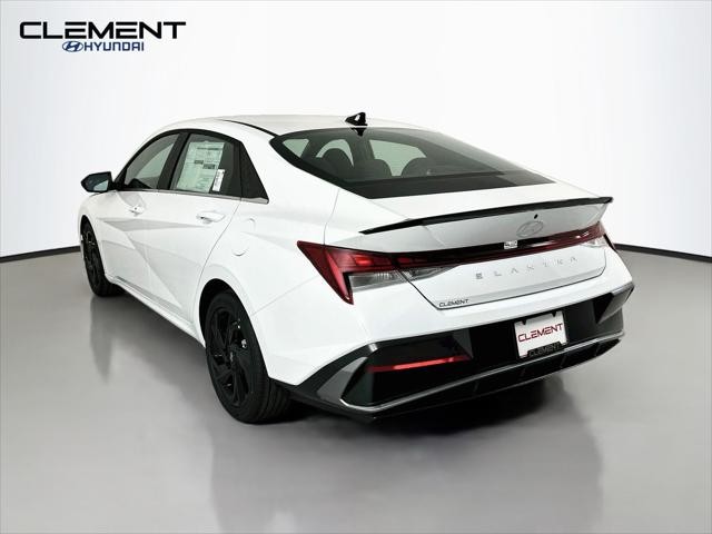 Hyundai Elantra Vehicle Full-screen Gallery Image 8
