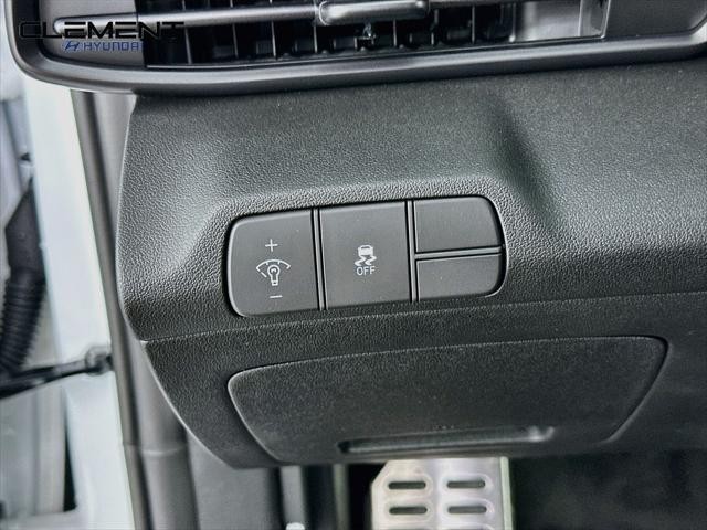 Hyundai Elantra Vehicle Full-screen Gallery Image 12
