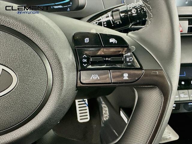 Hyundai Elantra Vehicle Full-screen Gallery Image 15
