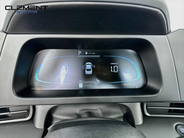 Hyundai Elantra Vehicle Full-screen Gallery Image 16
