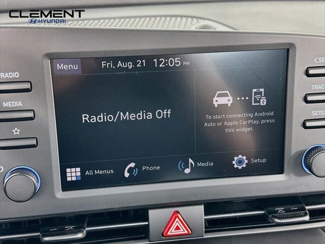 Hyundai Elantra Vehicle Full-screen Gallery Image 17