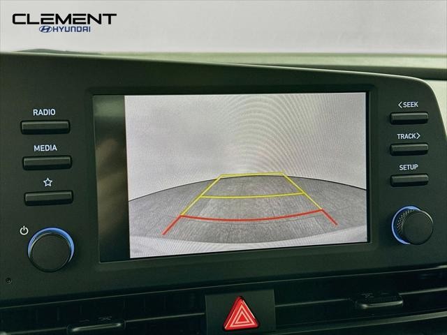 Hyundai Elantra Vehicle Full-screen Gallery Image 18