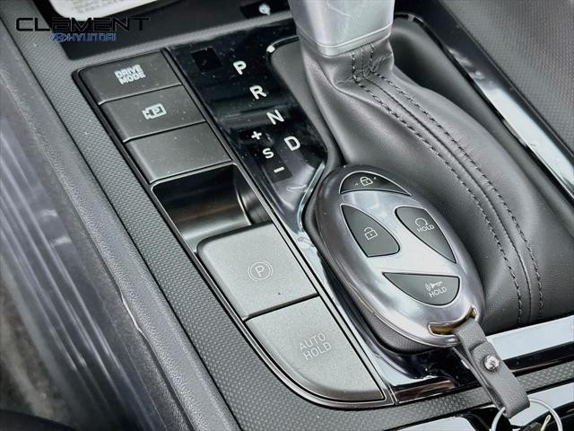 Hyundai Elantra Vehicle Full-screen Gallery Image 21