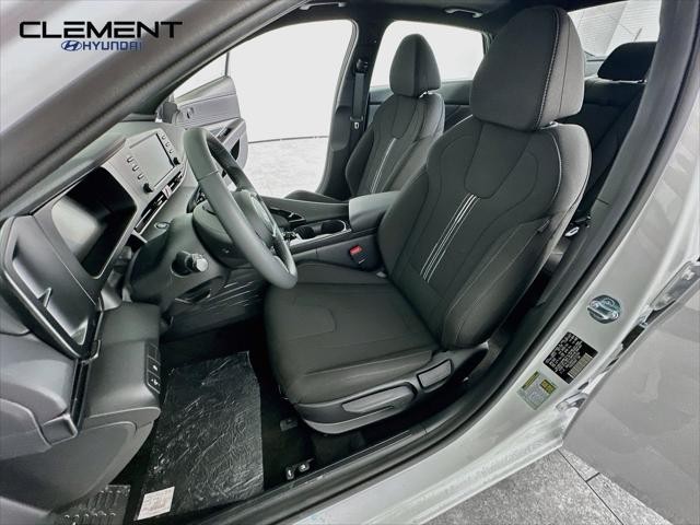 Hyundai Elantra Vehicle Full-screen Gallery Image 26