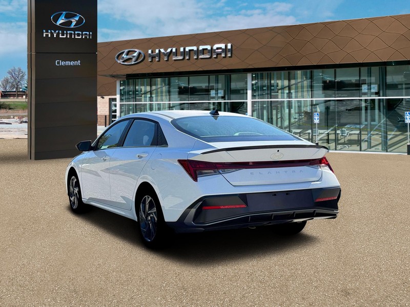 Hyundai Elantra Vehicle Full-screen Gallery Image 5