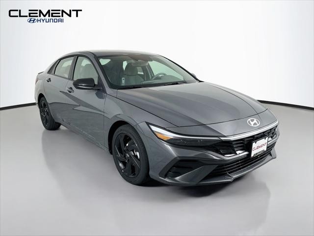 Hyundai Elantra Vehicle Full-screen Gallery Image 3