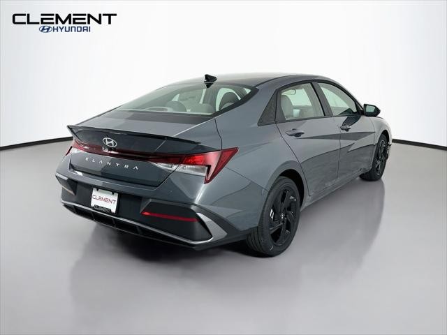 Hyundai Elantra Vehicle Full-screen Gallery Image 6