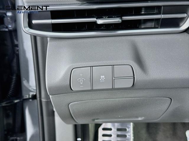 Hyundai Elantra Vehicle Full-screen Gallery Image 12