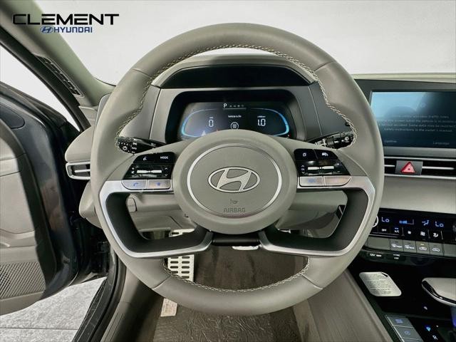 Hyundai Elantra Vehicle Full-screen Gallery Image 13