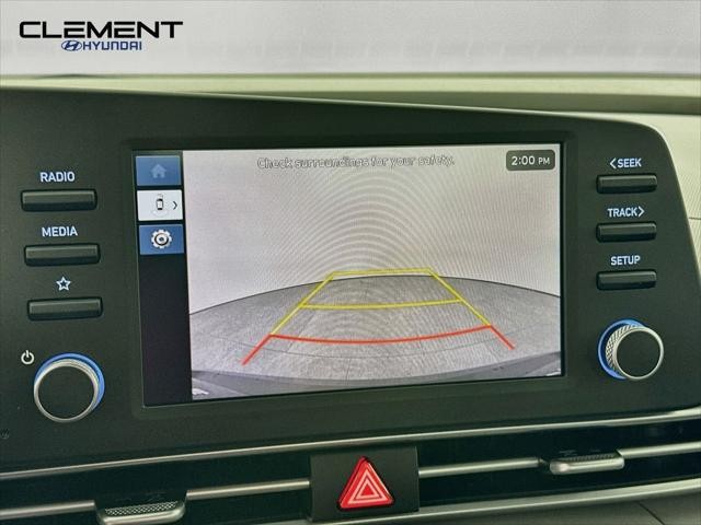 Hyundai Elantra Vehicle Full-screen Gallery Image 18