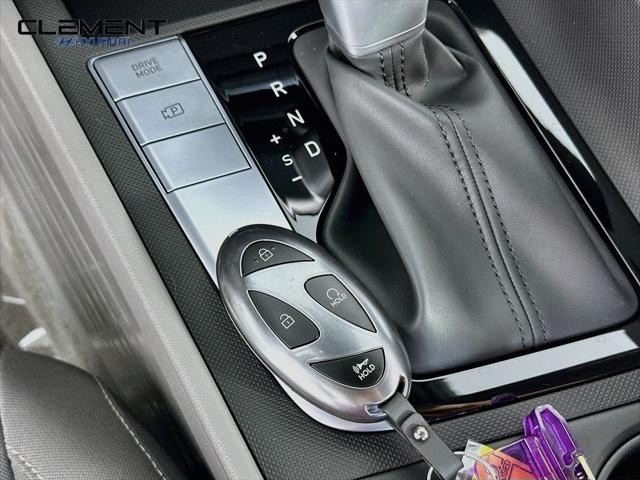 Hyundai Elantra Vehicle Full-screen Gallery Image 20