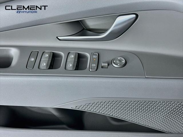 Hyundai Elantra Vehicle Full-screen Gallery Image 21