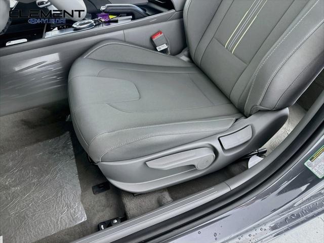 Hyundai Elantra Vehicle Full-screen Gallery Image 23