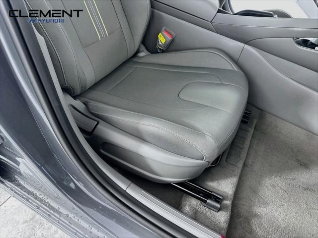 Hyundai Elantra Vehicle Full-screen Gallery Image 27