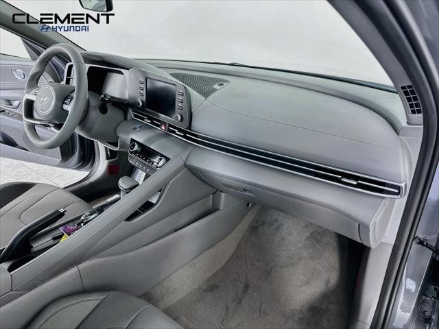 Hyundai Elantra Vehicle Full-screen Gallery Image 28