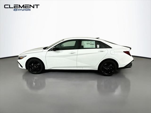 Hyundai Elantra Vehicle Full-screen Gallery Image 4
