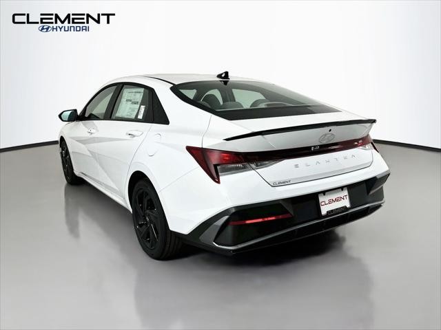Hyundai Elantra Vehicle Full-screen Gallery Image 8