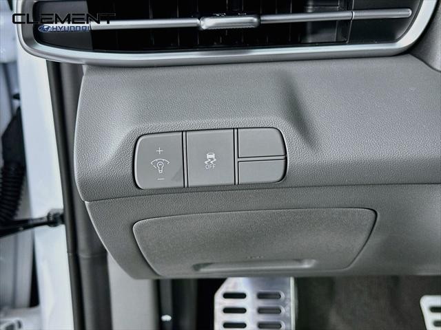 Hyundai Elantra Vehicle Full-screen Gallery Image 12