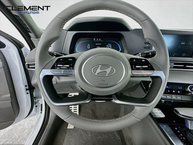 Hyundai Elantra Vehicle Full-screen Gallery Image 13