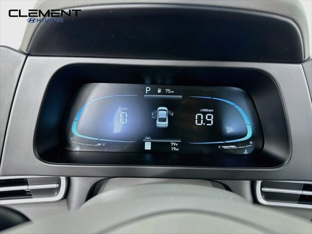 Hyundai Elantra Vehicle Full-screen Gallery Image 16