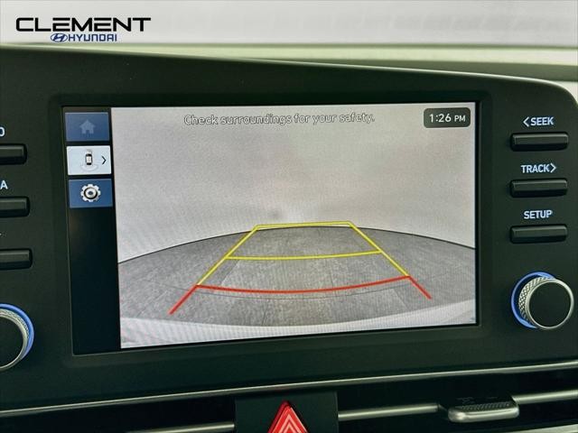 Hyundai Elantra Vehicle Full-screen Gallery Image 18