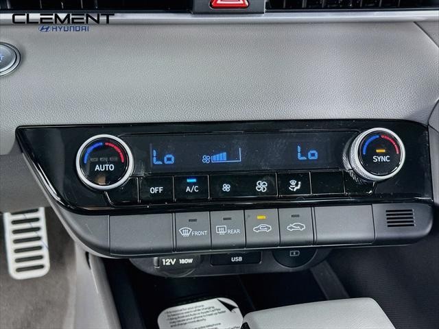 Hyundai Elantra Vehicle Full-screen Gallery Image 19