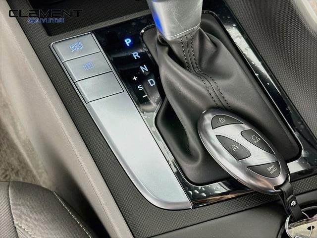 Hyundai Elantra Vehicle Full-screen Gallery Image 20