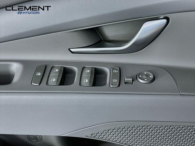 Hyundai Elantra Vehicle Full-screen Gallery Image 21