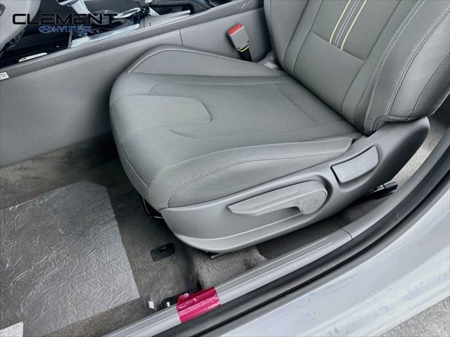Hyundai Elantra Vehicle Full-screen Gallery Image 23
