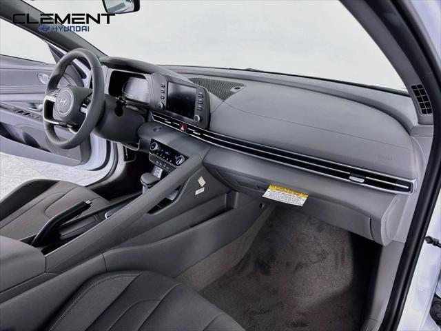 Hyundai Elantra Vehicle Full-screen Gallery Image 28