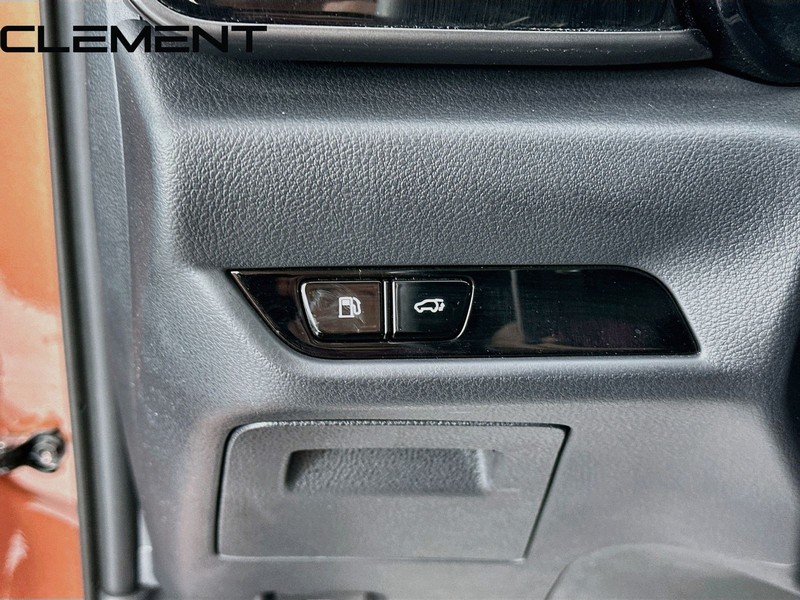 Lexus NX Vehicle Full-screen Gallery Image 13