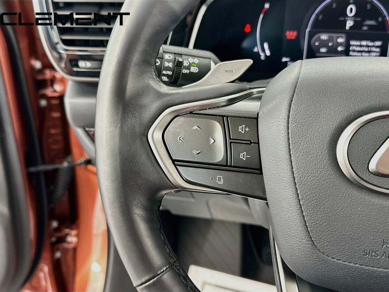 Lexus NX Vehicle Full-screen Gallery Image 15