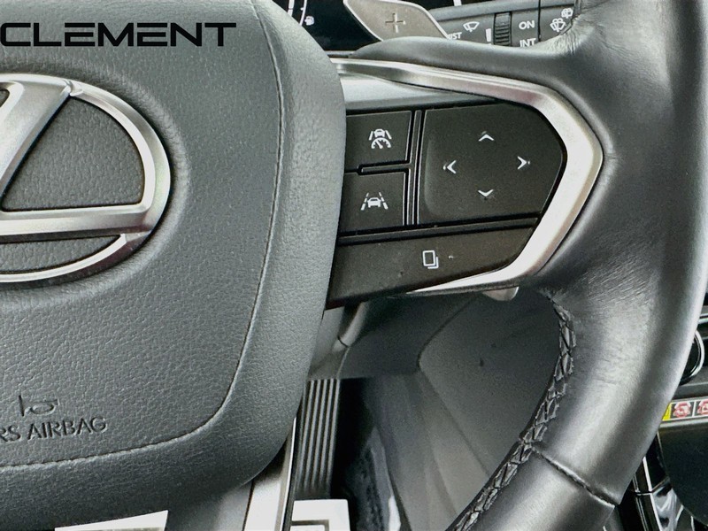 Lexus NX Vehicle Full-screen Gallery Image 17