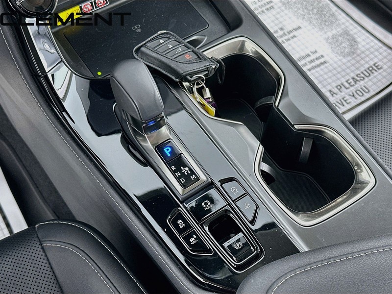 Lexus NX Vehicle Full-screen Gallery Image 24