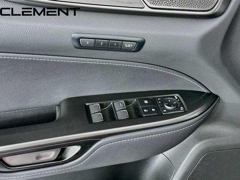 Lexus NX Vehicle Full-screen Gallery Image 27