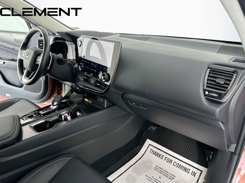 Lexus NX Vehicle Full-screen Gallery Image 35