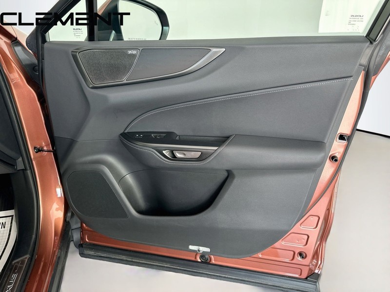Lexus NX Vehicle Full-screen Gallery Image 36