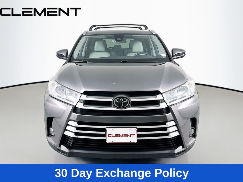 Toyota Highlander Vehicle Full-screen Gallery Image 3
