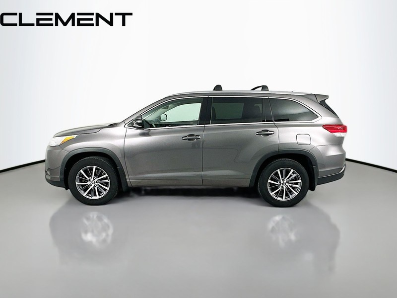 Toyota Highlander Vehicle Full-screen Gallery Image 6