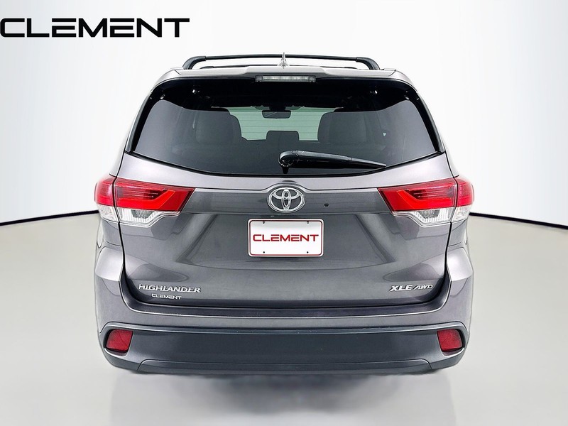 Toyota Highlander Vehicle Full-screen Gallery Image 8