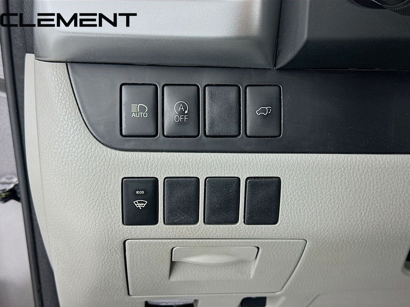 Toyota Highlander Vehicle Full-screen Gallery Image 13