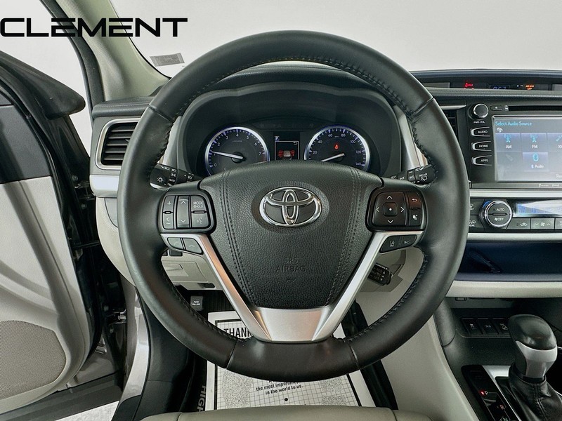 Toyota Highlander Vehicle Full-screen Gallery Image 14