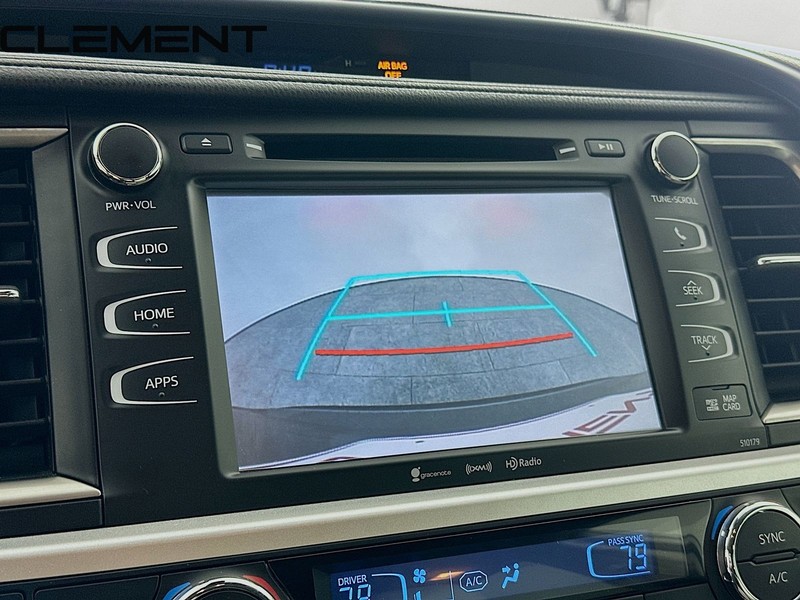 Toyota Highlander Vehicle Full-screen Gallery Image 20