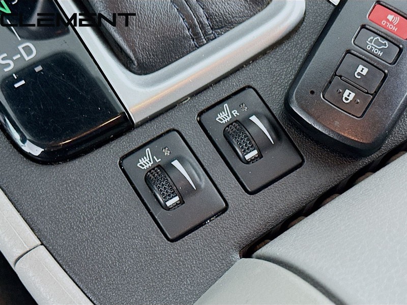 Toyota Highlander Vehicle Full-screen Gallery Image 23