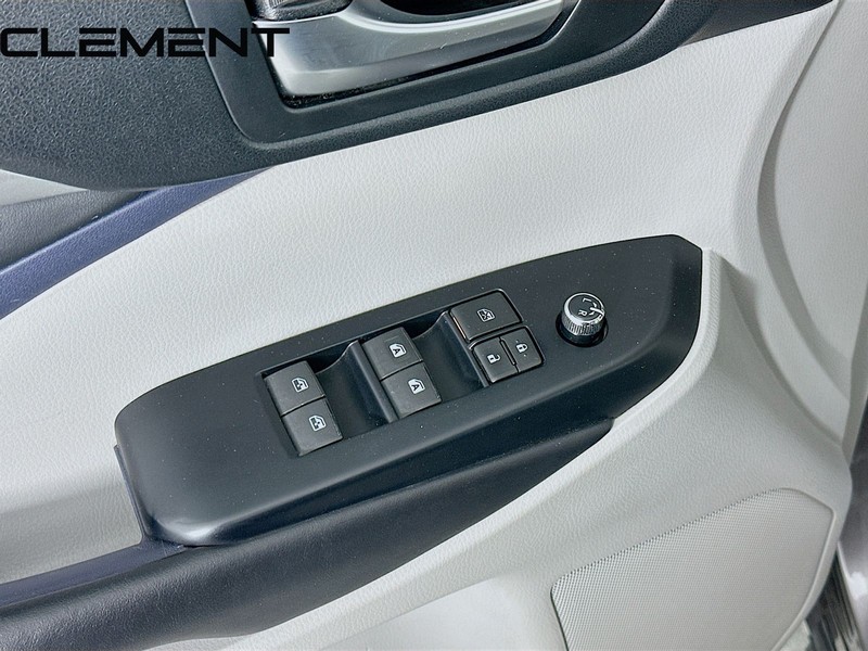 Toyota Highlander Vehicle Full-screen Gallery Image 27