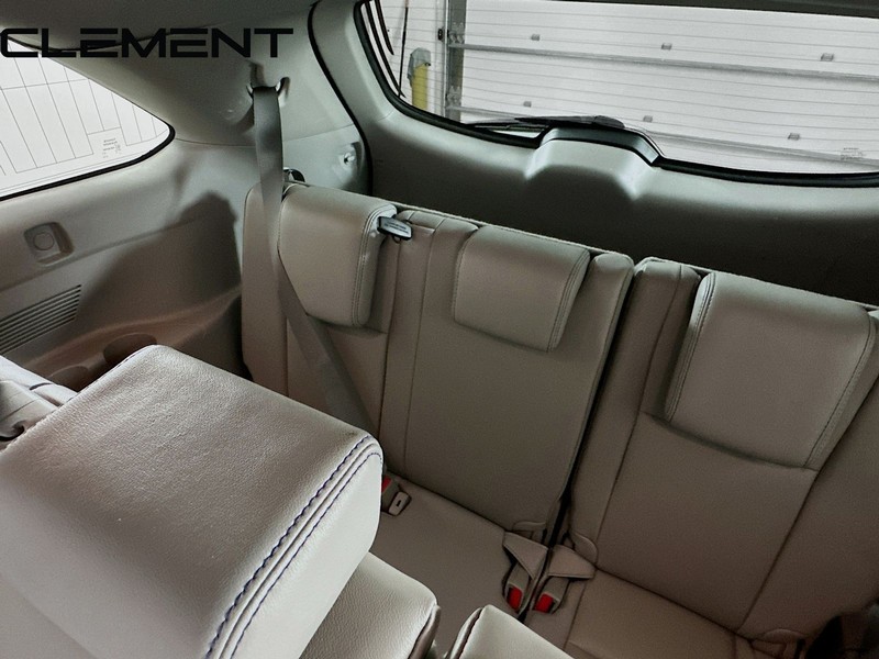 Toyota Highlander Vehicle Full-screen Gallery Image 34