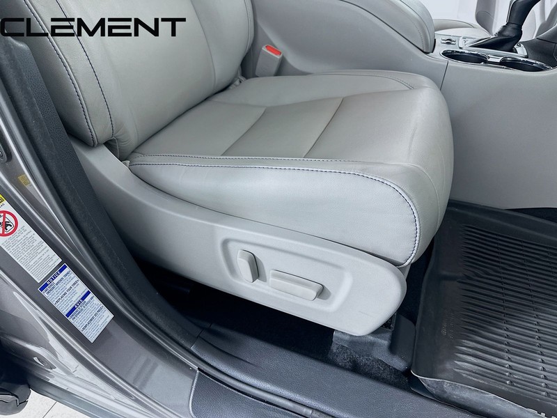 Toyota Highlander Vehicle Full-screen Gallery Image 36