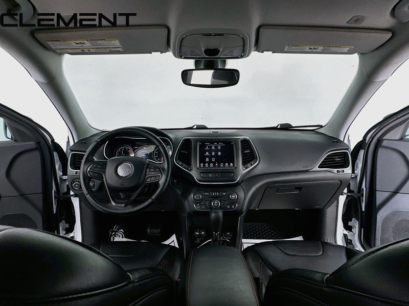 Jeep Cherokee Vehicle Full-screen Gallery Image 12